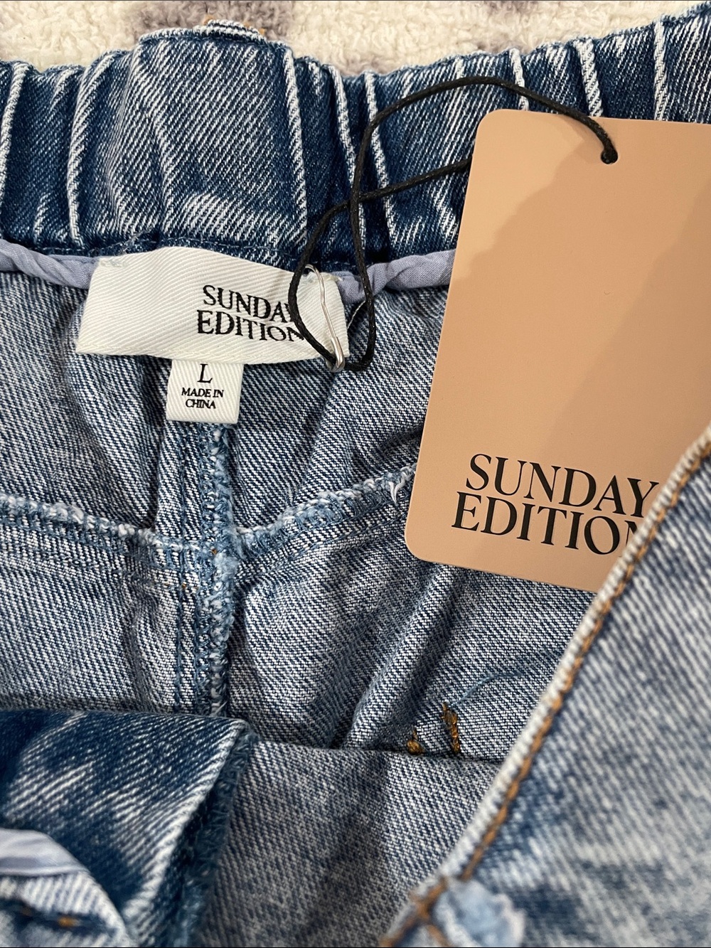 Sunday Edition High-Rise Light Blue Denim Shorts with Raw Hem Size Large NWT - Picture 4 of 6
